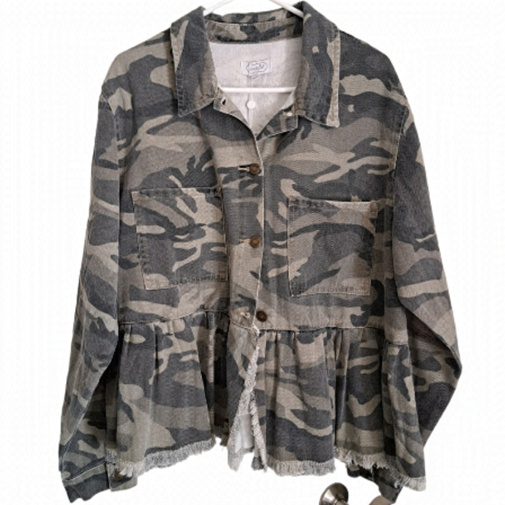 MUD PIE camo peplum ruffle raw EDGE FRAY hem Jean jacket festival coastal XL
